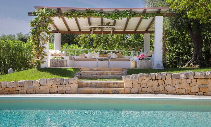 Castellana Grotte House | TD Dimora di Genna Trullo with Lush Garden Pool