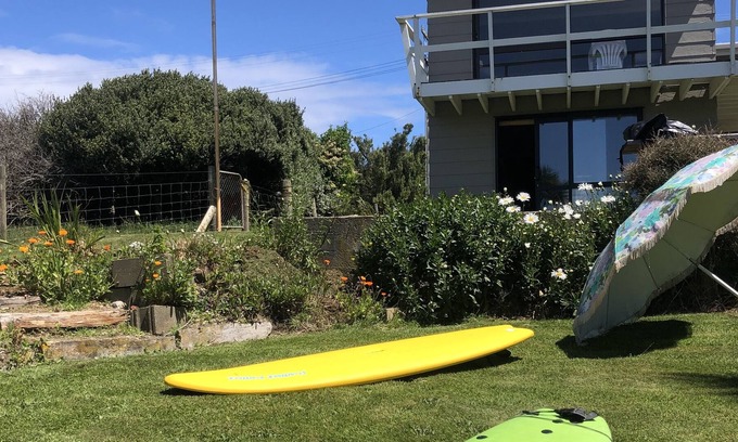 Riverton House | Te Moana - Fantastic Seaviews from relaxing beach bach, 2 mins walk to beach