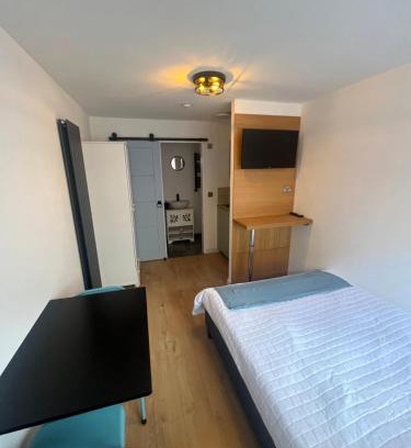 Richmond-upon-Thames Apartment | Teddington Little Gem