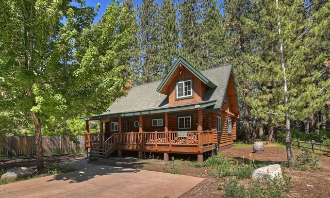 The Village Cabin | Teddy Bear Lodge by Destination Big Bear : Rocky Mountain Log Home Adjacent to the Nation Forest!