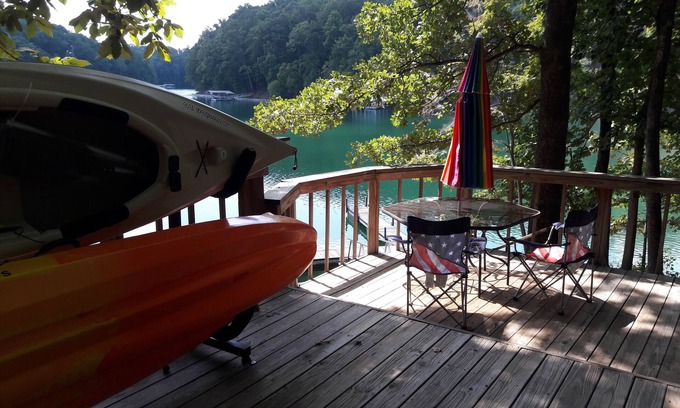 Seneca House | Tee House on BEAUTIFUL Lake Keowee