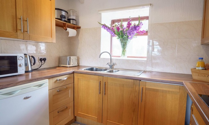 Thornhill Cottage | Templand - sleeps 6 in 3 bedrooms set in picturesque countryside with hot tub