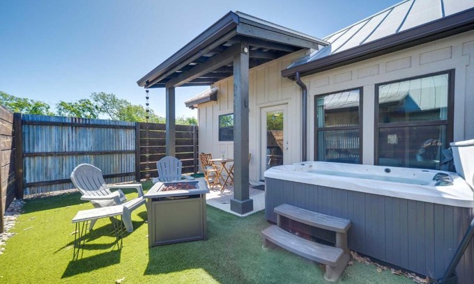 Fredericksburg Apartment | Tempranillo Haus with Hot Tub 2 Miles to Downtown!
