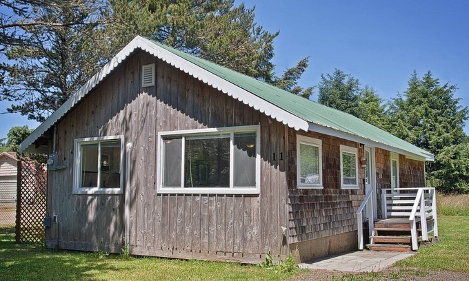 Oyehut-Hogans Corner Cottage | Ten Pines Cottage, Ocean Shores, WA