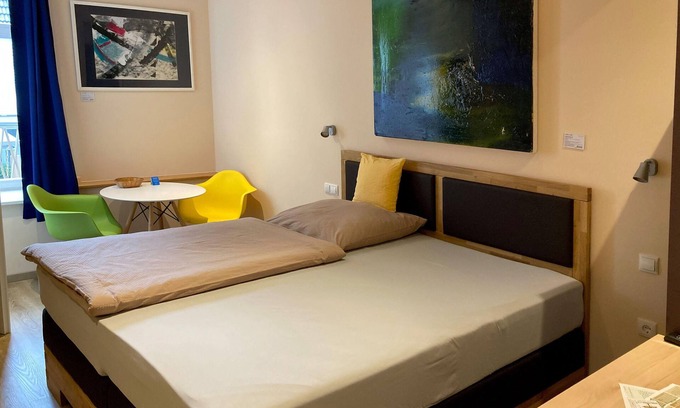 Marktheidenfeld Apartment | TENNENBODEN – Komfort-DZ, die ehemalige Tenne in der Hofstallung
