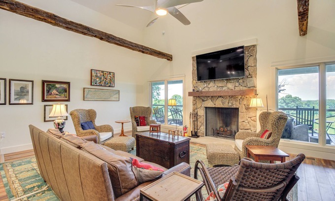 Belvidere House | Tennessee Farmhouse Retreat w/Wraparound Deck!