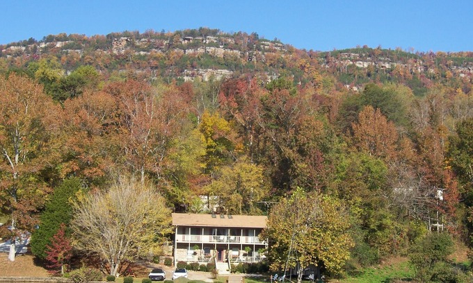 Whiteside Cabin | Tennessee River Bed and Breakfast Retreat! Lakefront! No Fees!