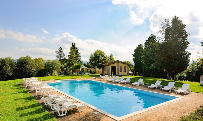 Old Town Villa | Tenuta Patrizi Guardabassi is an ideal Villa for holiday in privacy and relax
