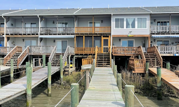 Chincoteague House | Tern Inn - Water Front - Townhouse, deep water dock. LINENS AND TOWELS,