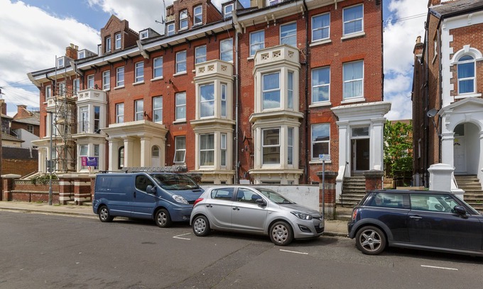 Portsmouth Apartment | Tern Place - Central Southsea 2 Bed , city view