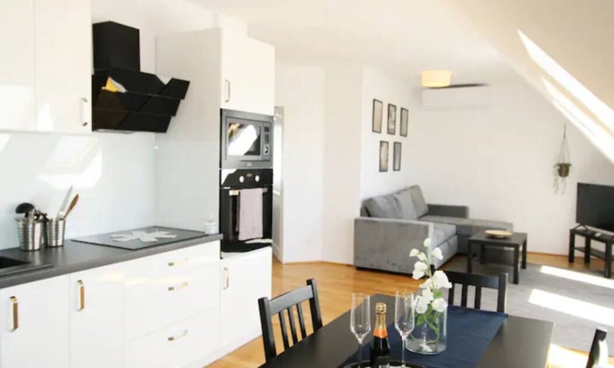 Funfhaus Apartment | Terrace Haven | LF42
