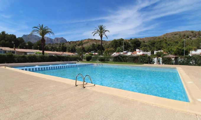 Rojales House | Terrace house with communal swimming pool