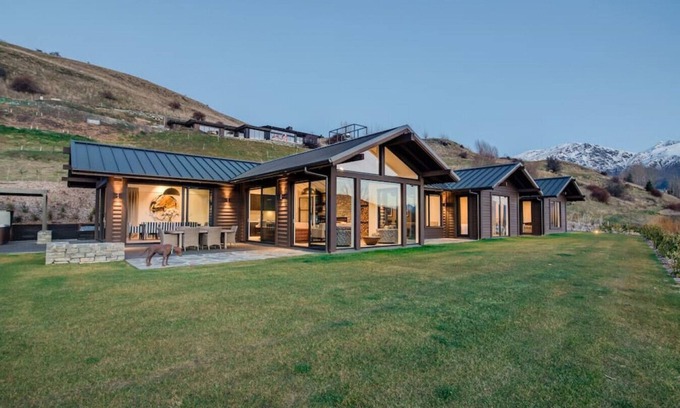 Lake Hayes House | Terrace Lodge - Stunning views of Lake Hayes