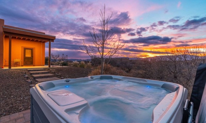 Cornville House | Terracotta Cove - Hot tub, Fire pit, Stargazing