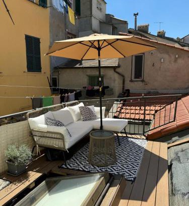 Albissola Marina Apartment | Terrazza sui tetti a un passo dal mare