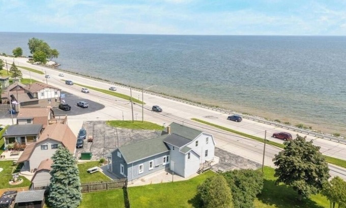 Two Rivers Apartment | Terrific 2-bedroom apartment in Two Rivers with stunning views of Lake Michigan