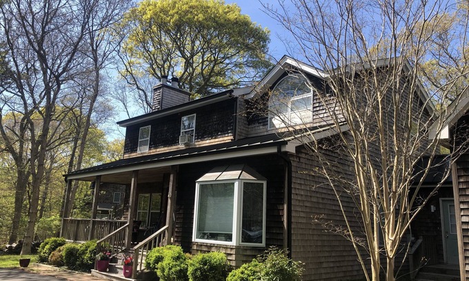 East Hampton North House | Terrific 4 bedroom house in East Hampton with AC, WiFi- share