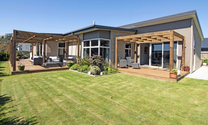 Blenheim House | Terrific on Taylor - Blenheim Holiday Home