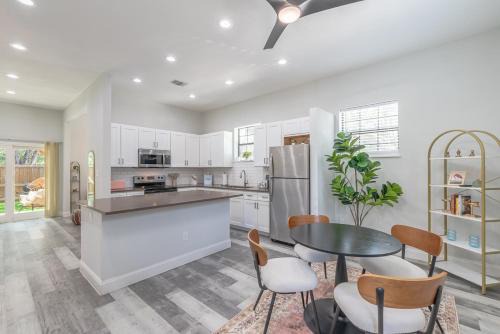 Wetmore House | Texas Casita Retreat Minutes From Six Flags