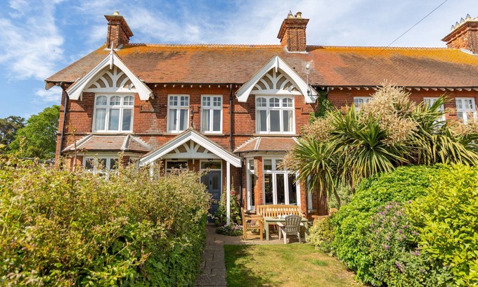 Walberswick House | Thalassa - a cottage that sleeps 8 guests in 4 bedrooms