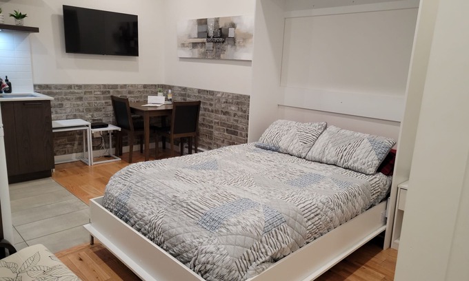 Rimouski-Neigette Apartment | The 102 is a cosy loft in the heart of the city centre. It is located close to t