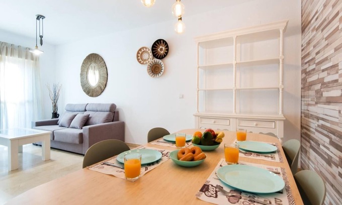 El Ejido Apartment | The 1st Corner, center apartment ideal for groups