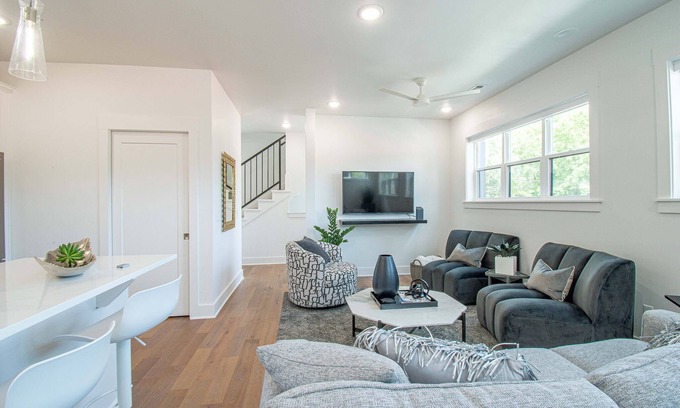 Downtown House | The 302 - Modern Townhome - 0.5 mile to DT