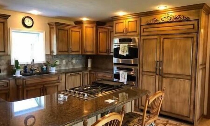 Goodlettsville House | The Abbey House - 5 Star R&R