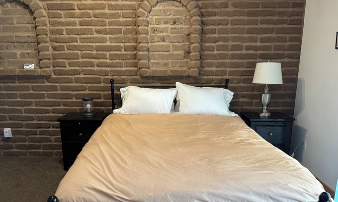 Albuquerque House | The ABQ Arch Hotel: Great views, dog friendly, secure garage, Southwestern style