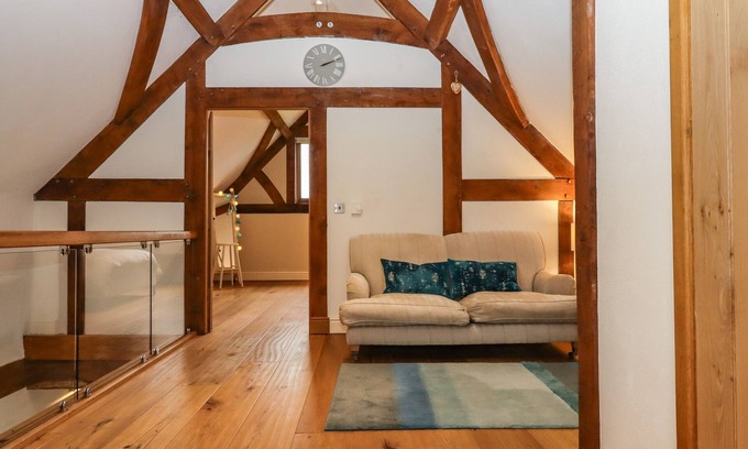 Hittisleigh Cottage | THE ACORN BARN, romantic, with a garden in Hittisleigh