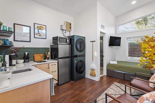 Downtown House | The Acorn - Tiny House in HISTORIC OAKWOOD