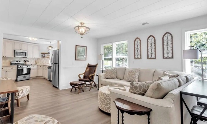 Acworth House | The Acworth peach- sleeps 12
