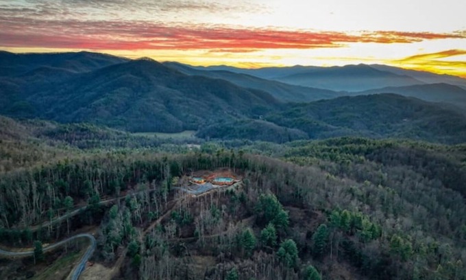 Del Rio House | The Aerie House + Bear's Den Cabin @ Bull Mountain