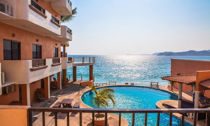Barra de Navidad Hotel | The Alondra Hotel