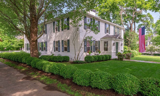 Kennebunkport House | The AMAZING Pearl. Historical Luxury is part of this hidden gem! UPSCALE HOME.