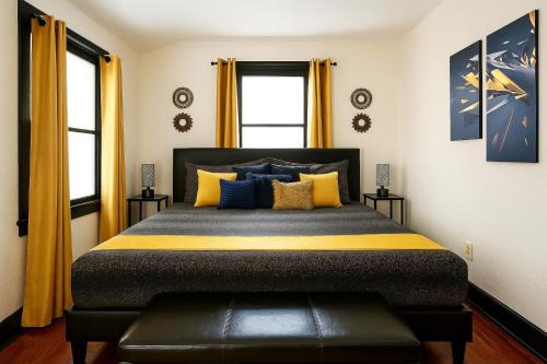 Cleveland House | The Amber Retreat Private Rooms with Shared Kitchen, Living Room And Bathroom Free Street Parking Near Downtown