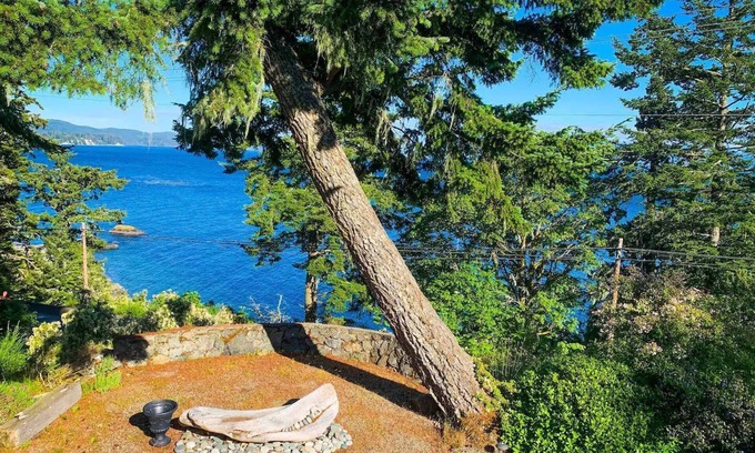 Juan de Fuca Electoral Area House | The Applebnb Garden Suite with Private Patio