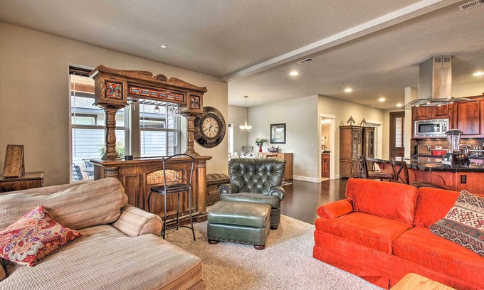 Southern Crossing House | ‘The Ark at Farewell Park,’ 20 Mi to Mt Bachelor!