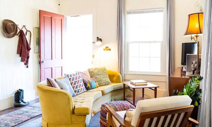 Kerrville House | The Arrow Inn - Dog Friendly!