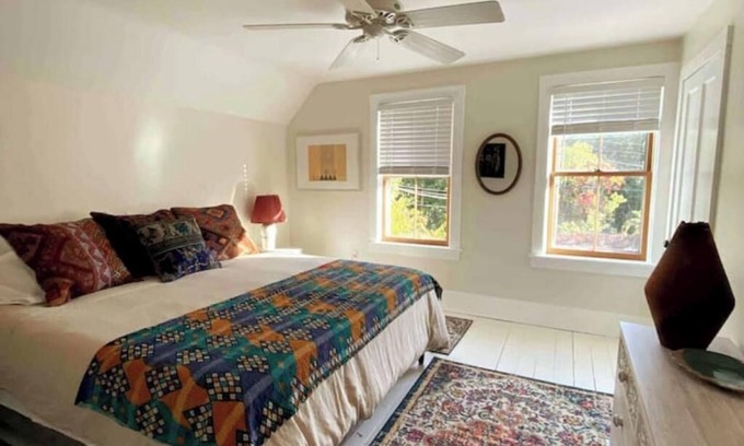 Old North End Apartment | The ART House. Chic, cheerful, Burlington home.nn