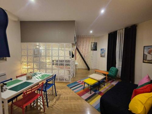 Secteur 2 Apartment | The Artist - Hypercentre