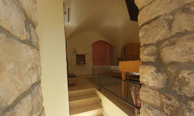 Artists Colony Cabin | The Aryeh Room