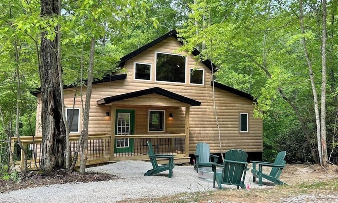 Stanton Cabin | The Ascender | Hot tub | Fire Pit | 1st Floor BRs