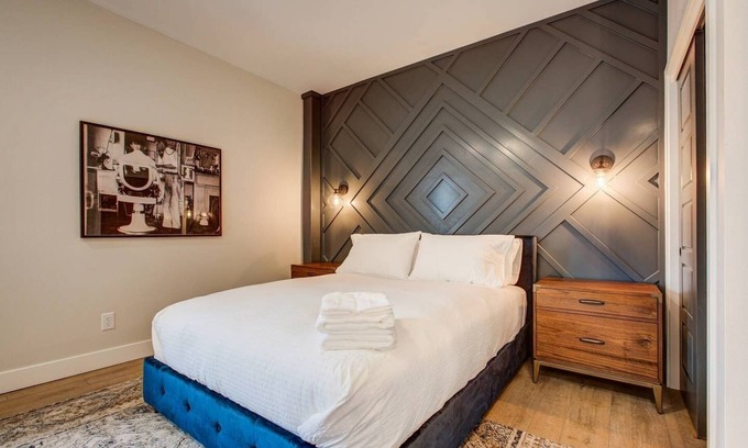Berkeley Apartment | The Asher | Boutique Hotel | Sleeps 14 | Events