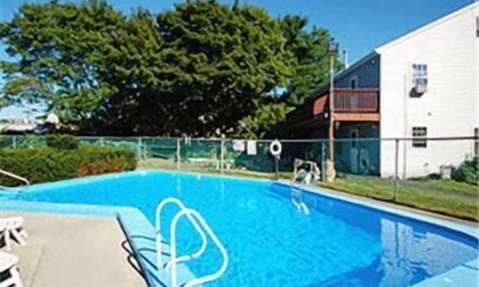 East Wareham Hotel | The Atlantic Motel