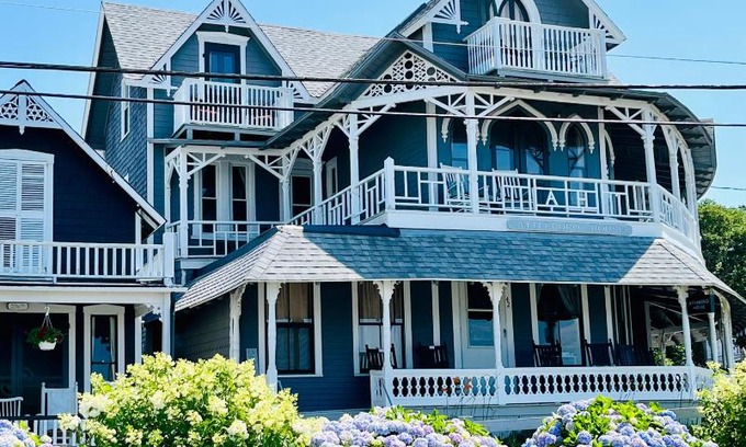 Oak Bluffs House | The Attleboro House
