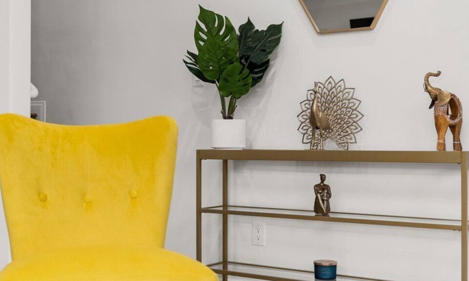 Los Angeles House | The Avalon - Modern, Colorful, w/ Private Parking