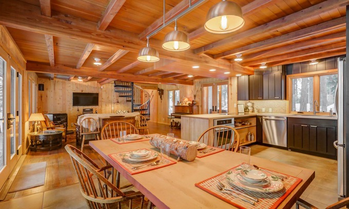 McCall House | The Back Cabin - Payette lake access - Quiet - Cozy - Wooded setting