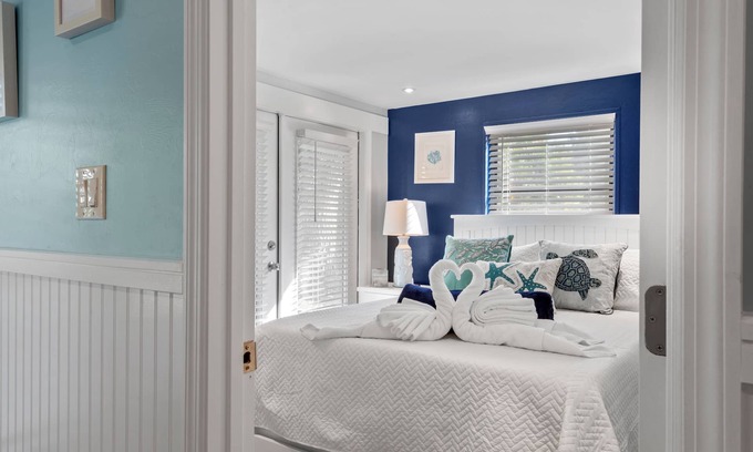 Mid Island Apartment | The Bahama Breeze at the Anchorage