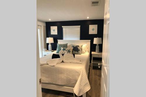 Mid Island Apartment | The Bahama Breeze at the Anchorage